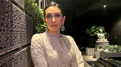 Karishma Kapoor Heroine Nangi Photo Hd Photo Hd - Karisma Kapoor's latest fashion outing in black sari turns heads | Fashion  News - The Indian Express