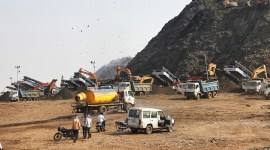 Ahmedabad landfill site, ahmedaabd garbage dump, Gujarat mounds of garbage, Mumbai-Ahmedabad Expressway, Ahmedabad Municipal Corporation, legacy waste at Pirana, garbage mounds in Ahmedabad, health hazard, indian express news