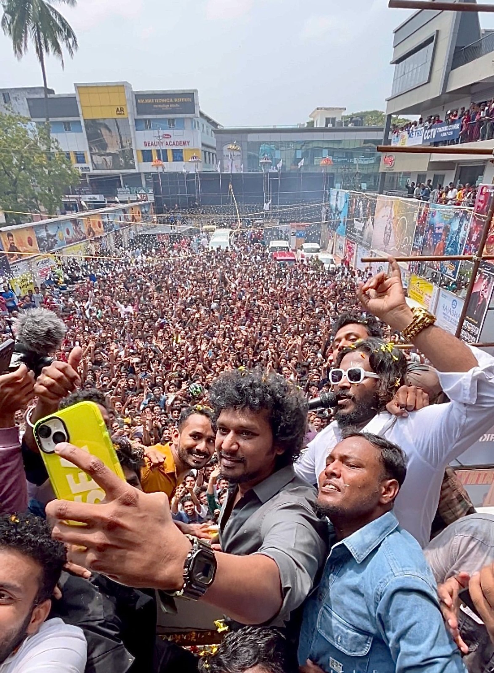 Lokesh Kanagaraj, Lokesh Kanagaraj movies, Lokesh Kanagaraj kerala, lokesh kanagaraj leo, lokesh kanagaraj lcu, leo, leo movie, lokesh kanagaraj injured, lokesh kanagaraj theatre visit, leo success meet, kerala, kerala news