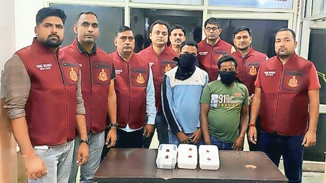 Posing as medical attendants, delhi medical attendants, fake delhi medical attendants, delhi news, India news, Indian express, Indian express India news, Indian express India