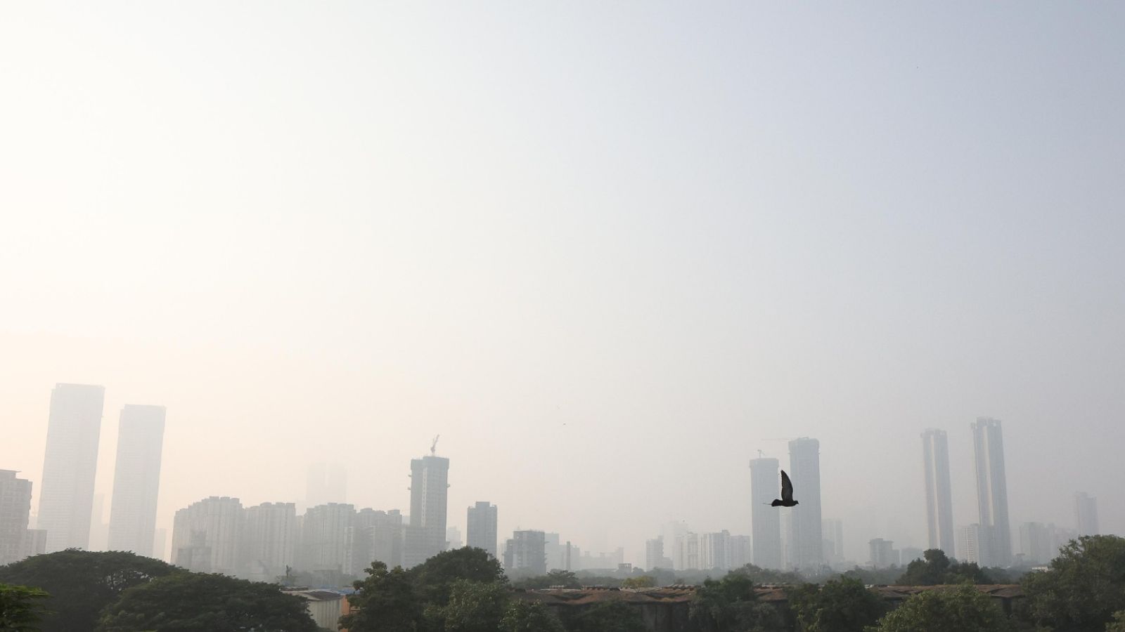 mumbai pollution, aqi, andheri east, andheri east air quality, air pollution, air pollution in mumbai, mumbai news, pollution, construction, dust in mumbai, bmc, eknath shinde, devendra fadnavis, ajit pawar, ncp, bjp, congress, indian express