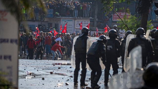 Police, pro-monarchy protestors clash in Nepal capital | World News ...