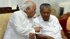 Arif Khan, Pinarayi Vijayan