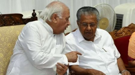 Arif Khan, Pinarayi Vijayan