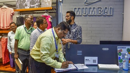 No signboards in Marathi:161 shops served notice on Day 2