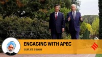 U.S. President Joe Biden gives thumbs-up as he walks with Chinese President Xi Jinping at Filoli estate on the sidelines of the Asia-Pacific Economic Cooperation (APEC) summit, in Woodside, California, U.S., November 15, 2023. (Reuters)