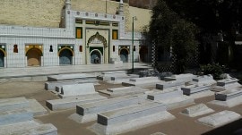 Hijron ka Khanqah, Hijras offer prayers, safe space for transgenders, prayer space for persecuted community, Miyan Saheb dargah, origin of Hijron ka Khanqah, Delhi's eunuch community, indian express news