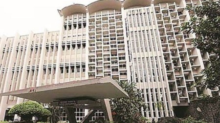IIT Bombay, IIT Bombay professor, IIT Bombay students, Indian Institute of Technology (IIT) Bombay, Mumbai news, Mumbai, Maharashtra news, Indian express news