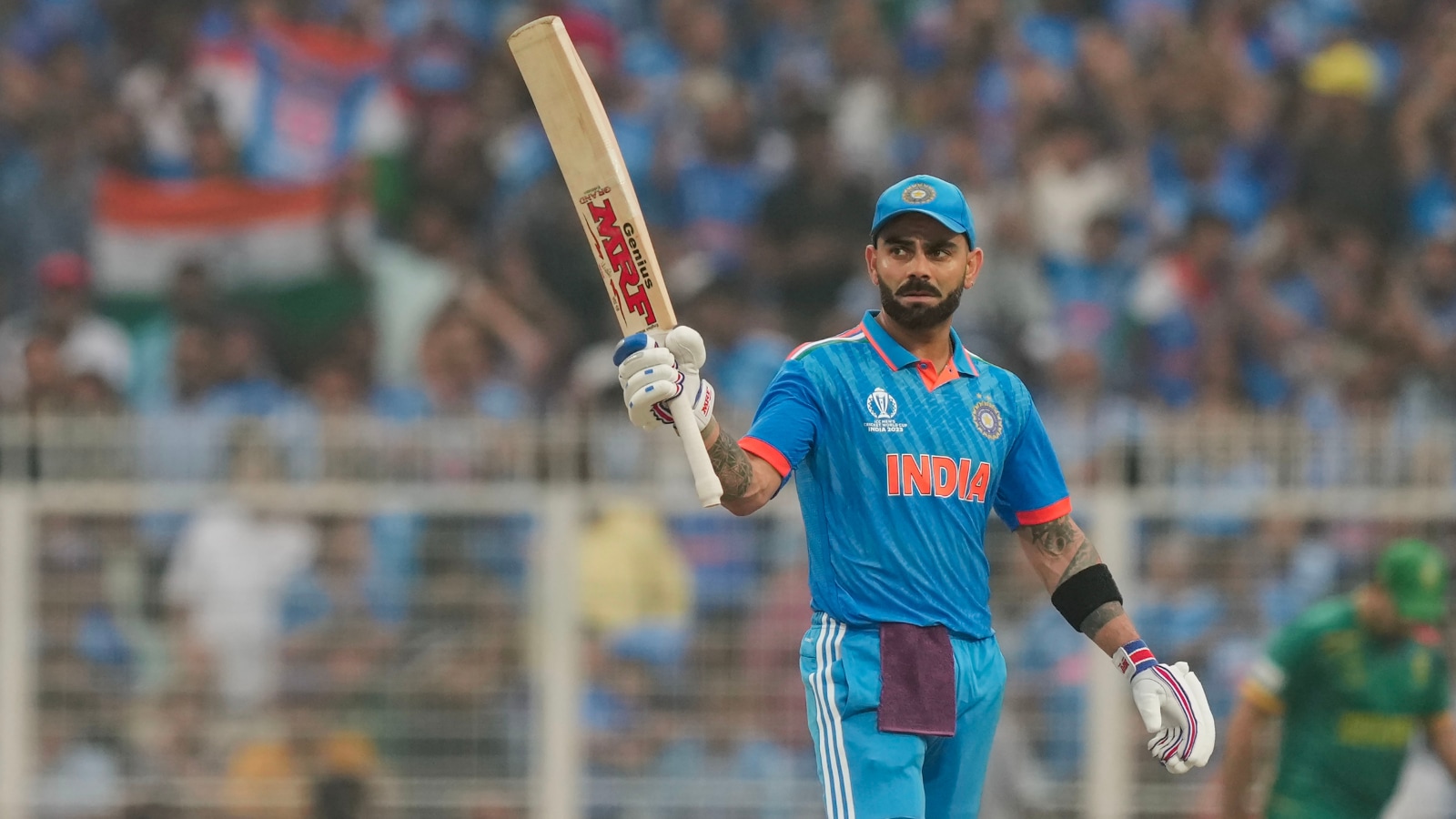 Virat Kohli stuns fans with one-handed spectacular catch – Watch video