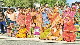 Malda, Malda district, Bengal village ambulance death, Bengal woman dies, bengal malda cot story, Kolkata news, WEst Bengal news, India news, Indian express, Indian express India news, Indian express India