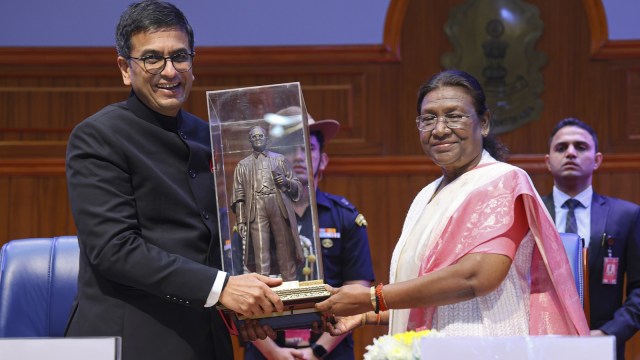 Murmu calls for judicial service to recruit judges