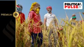 Rahul Gandhi with farmers