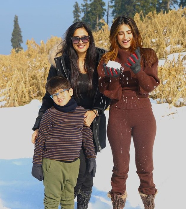 Shweta Tiwari and Palak Tiwari share photos from family trip ...