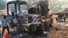 Chhattisgarh: Maoists torch 14 vehicles used for road construction