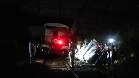 Mumbai: Car falls on to moving train, three die