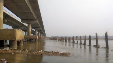 Bhojpur builds a ‘fence’ under a bridge to stop sand mining boats