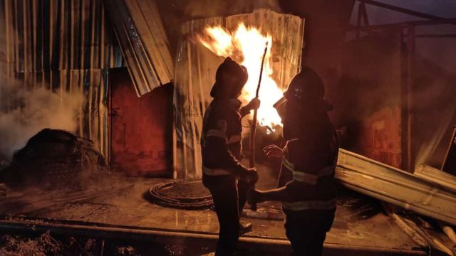 After receiving information about the fire around 5 am, a team of Pune Metropolitan Regional Development Authority (PMRDA) Fire brigade rushed to the spot.