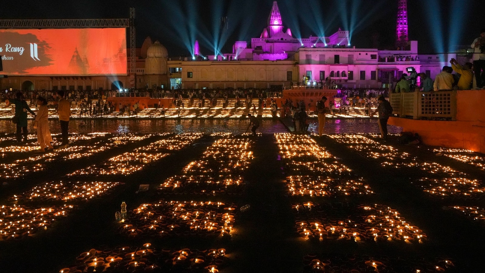 Ayodhya breaks its own world record, over 22 lakh diyas lit on Diwali ...