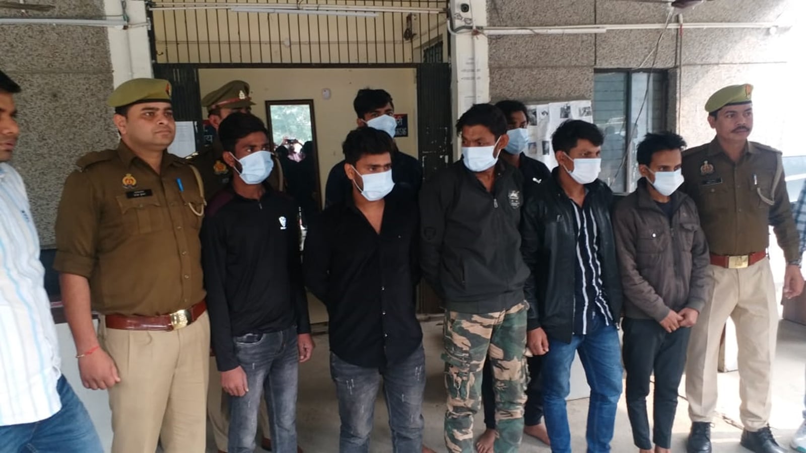 Theft Gang Busted In Noida 7 Held Items Worth Rs 25 Lakh Found Delhi News The Indian Express 3291