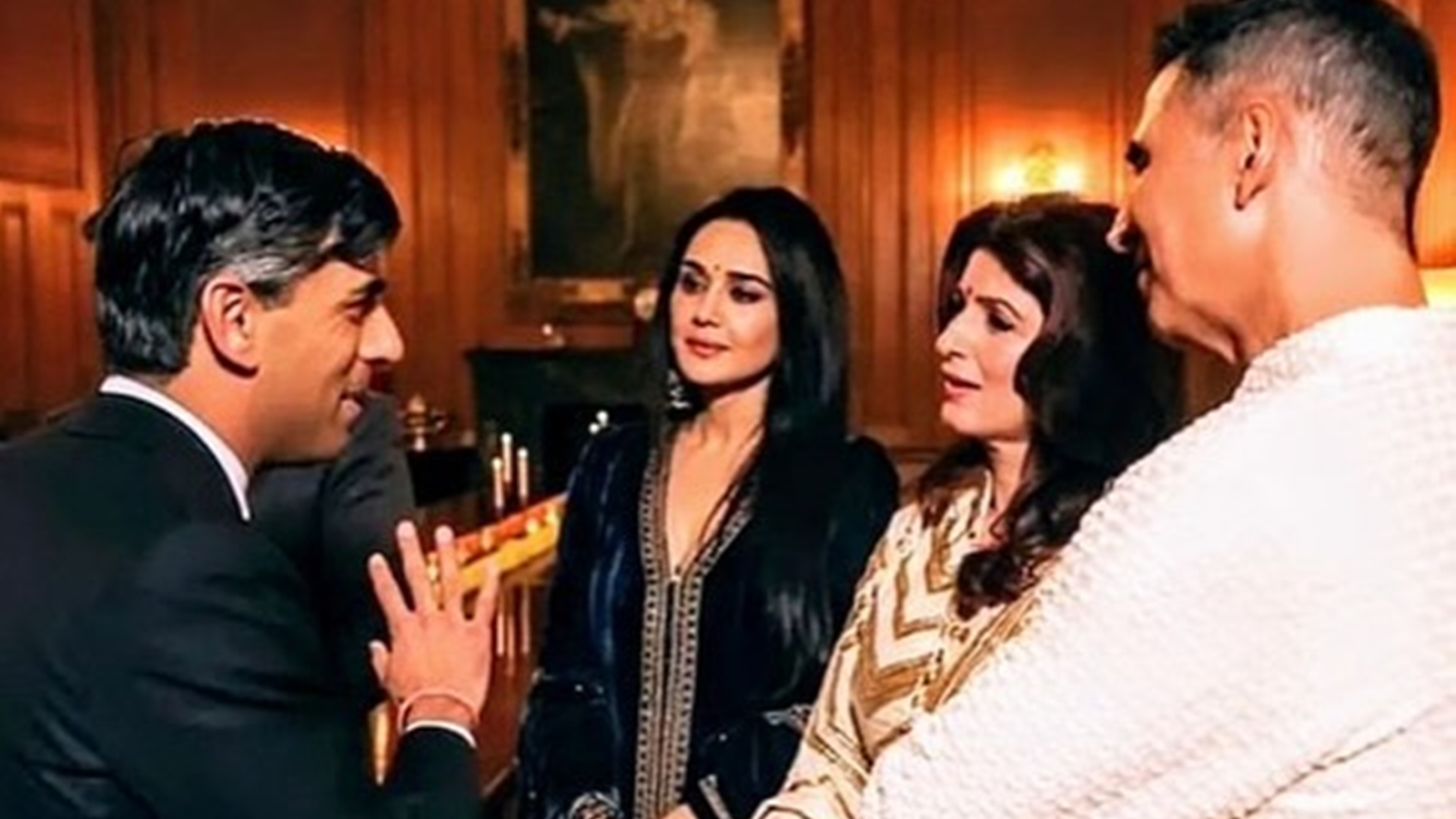 Akshay Kumar, Twinkle Khanna celebrate Diwali with British PM Rishi Sunak; Preity Zinta calls it ‘incredible’. See pics | Bollywood News