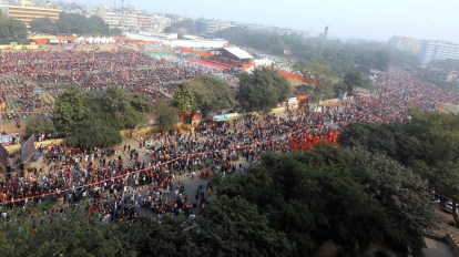 Premium Photo  A crowd of people are gathered in front of a large