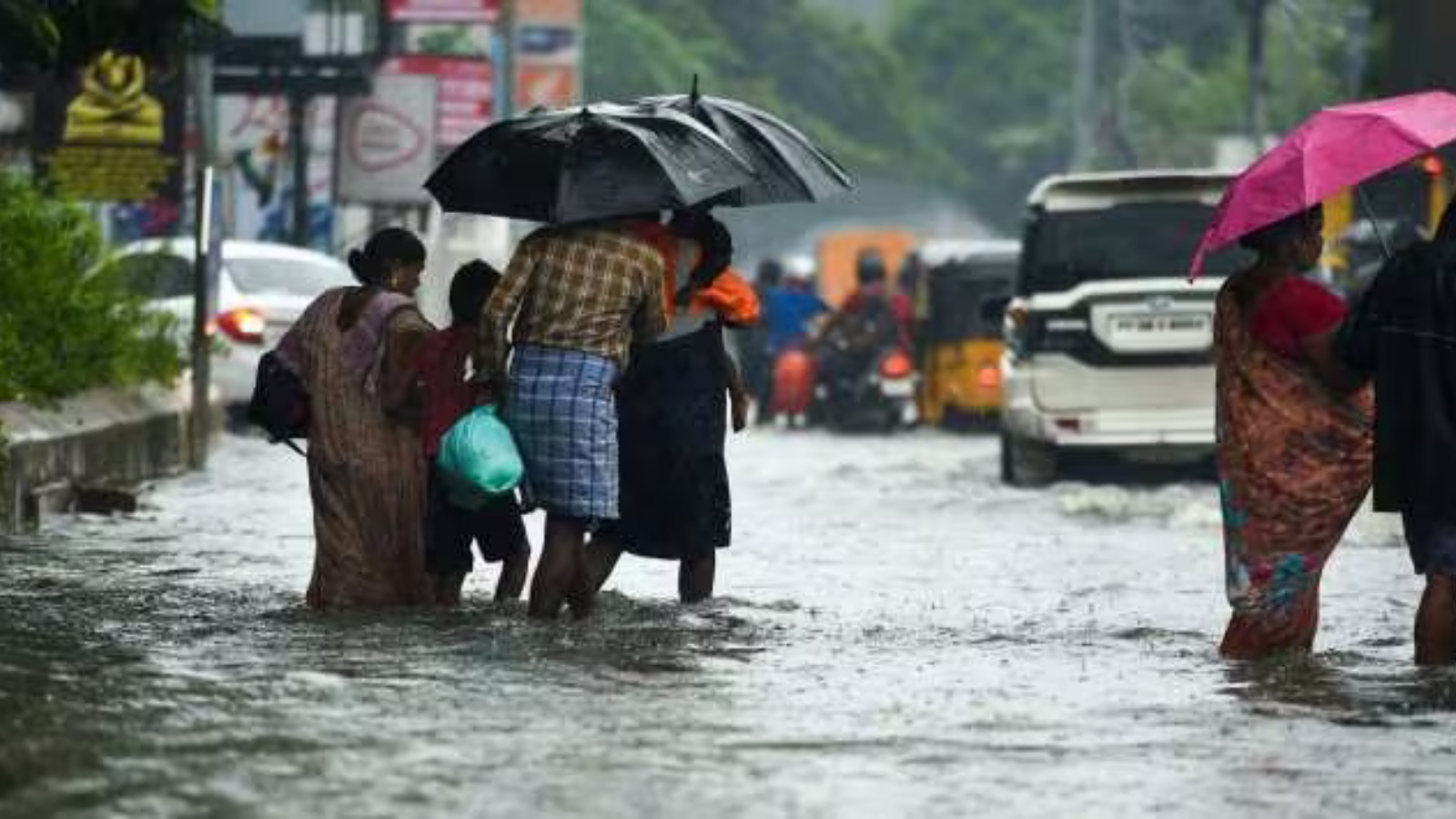 Tamil Nadu rain: 27 districts put on alert, 4,967 relief centres ready, schools closed | Chennai News