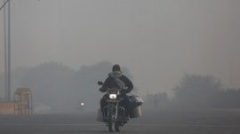 Smog in the air on Sunday morning,Express Photo by Gajendra Yadav,261123 real-time source apportionment study, delhi air quality, Transport sector, delhi smog, delhi bad-air, biomass burning, delhi smog, fossil fuel, delhi power plants, delhi vehicles, indian express news