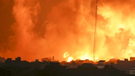 us travel warning india Israel-Hamas War Live: Fire and smoke rises from buildings following Israeli airstrikes on Gaza City, Sunday, Nov. 5, 2023. (AP Photo/Abed Khaled)