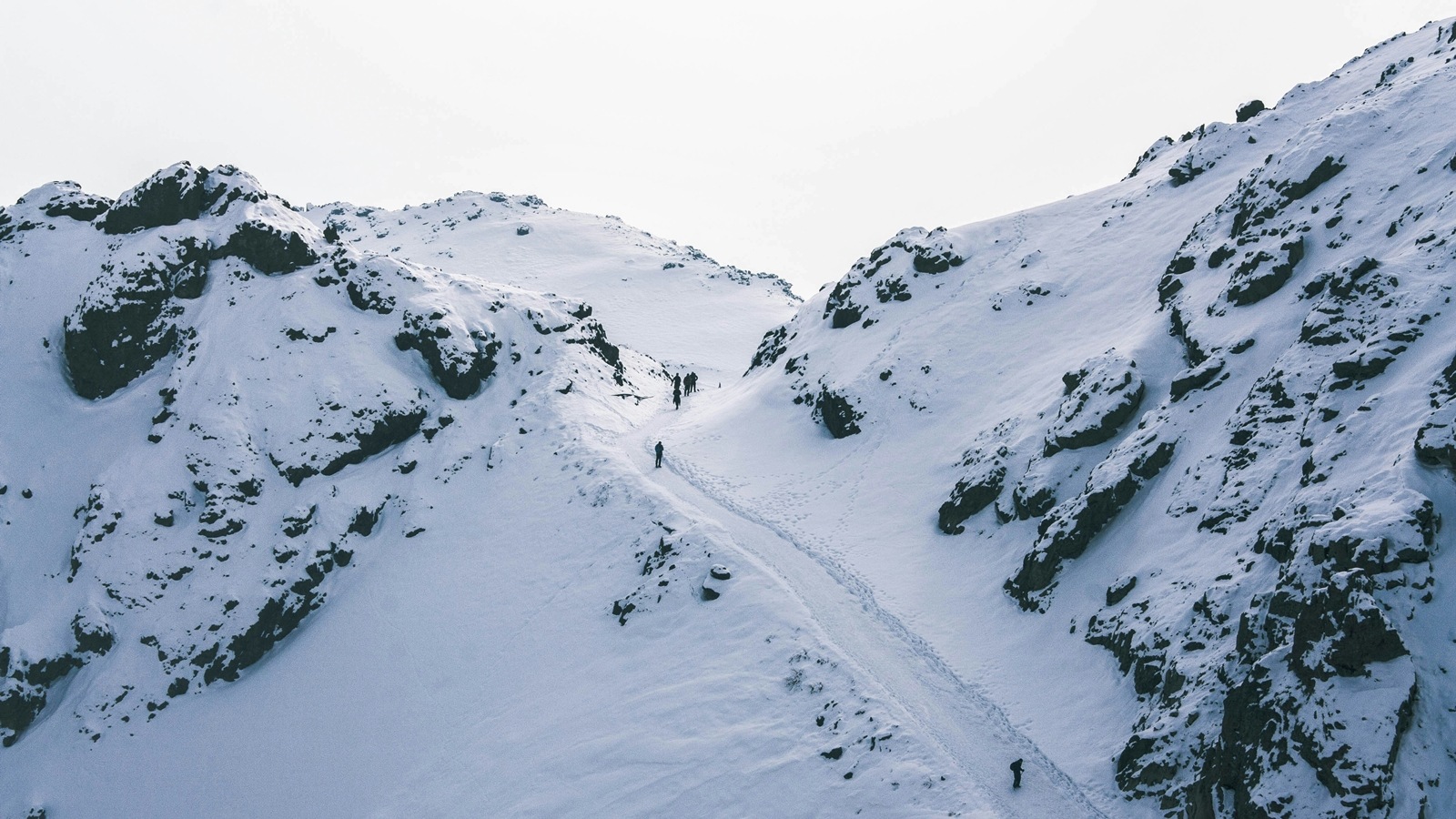 iran avalanche death toll