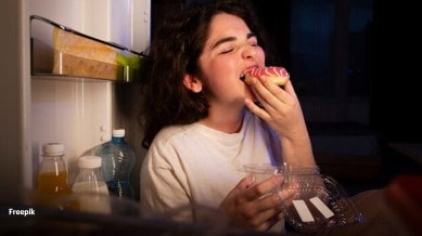 How to Curb Late Night Cravings: 7 Science-Backed Hacks