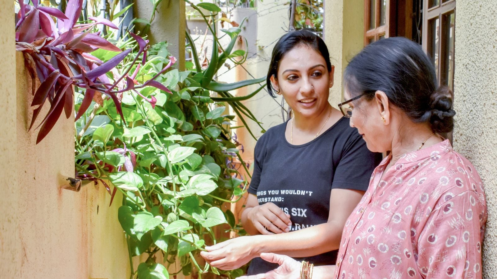 Divya Karanth is a single mother who also acts in Kannada TV serials, directs plays, writes scripts and is currently working on a web series. Jithendra M