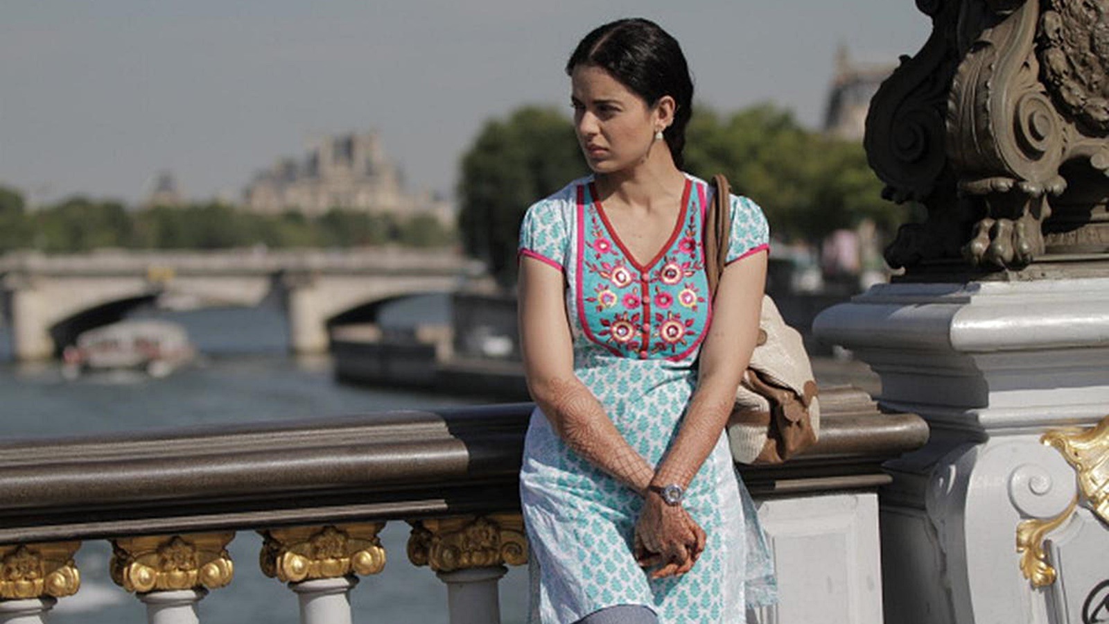 Here's how to make friends while travelling solo. (Source: Freepik)