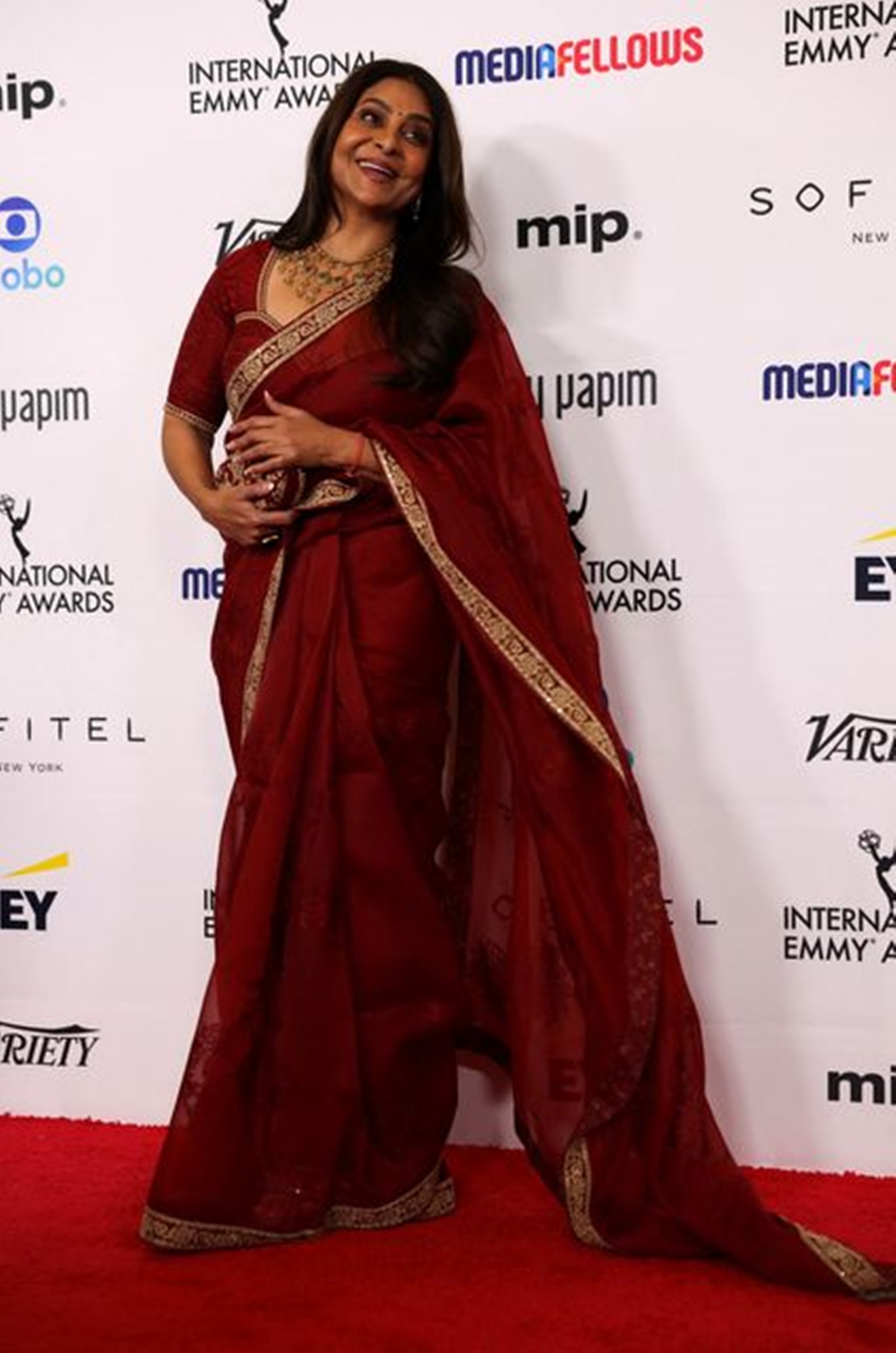 International Emmy Awards 2023, Indian Celebrities Fashion,Shefali Shah Red Sari