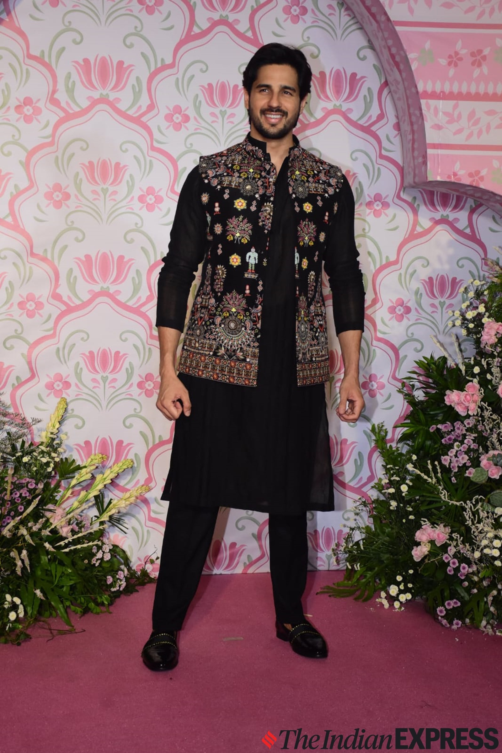 sidharth malhotra, celebrity diwali outfits, ramesh taurani diwali party