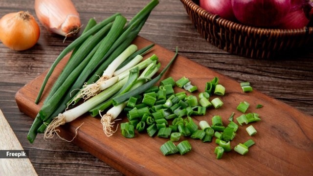 Spring onions can even be an alternative to onions during price fluctuations (Source: Freepik)
