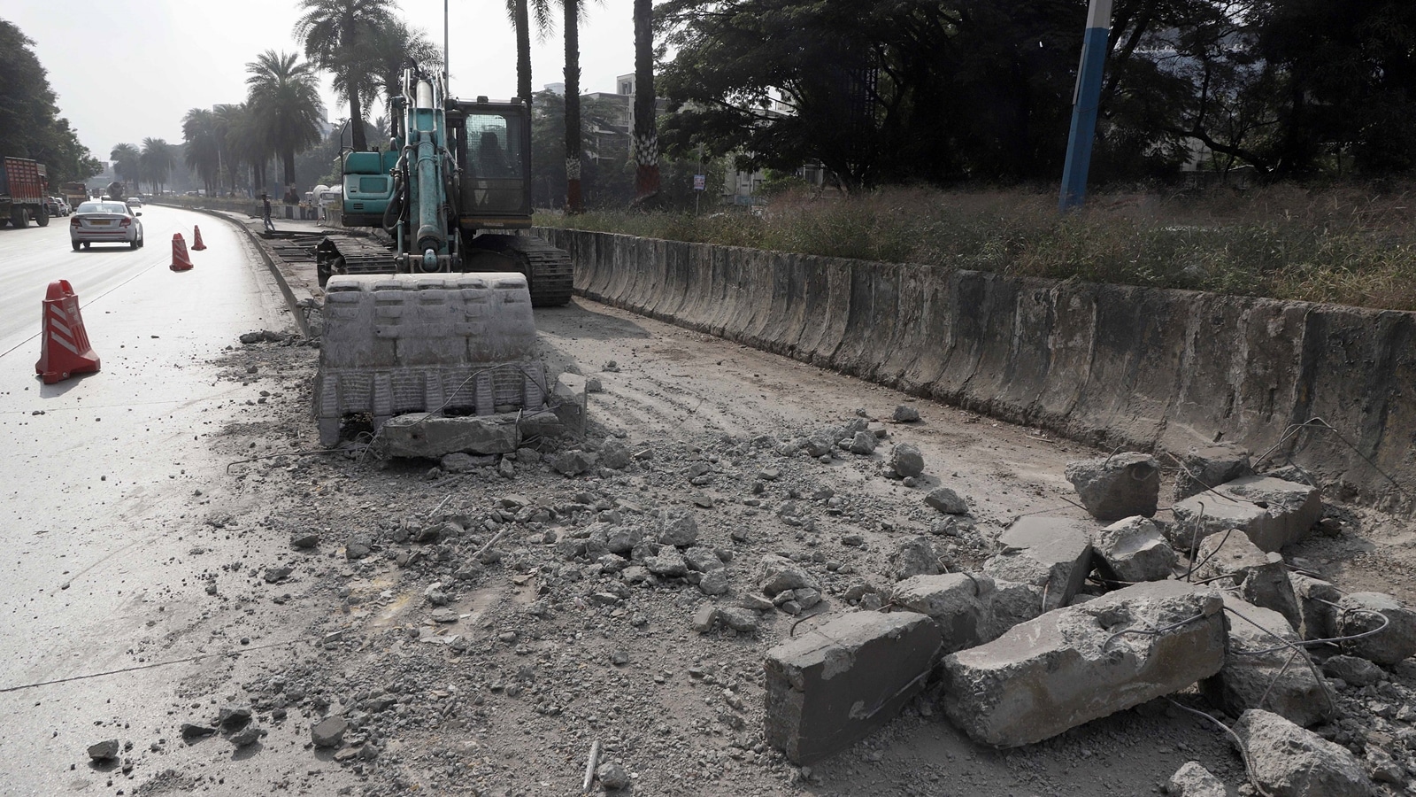 PMC begins removing BRTS stretch from Nagar Road