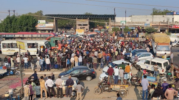 Farmers protest against onion export ban, block highway, no auction at APMC mandis