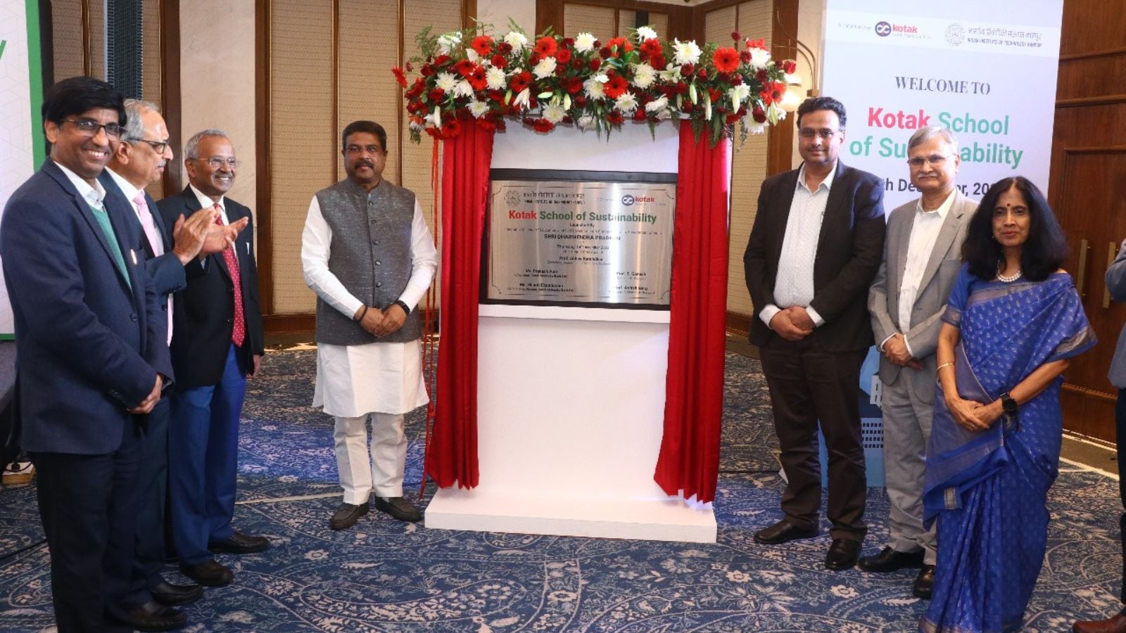 The unveiling of the plaque at the launch of the Kotak School of Sustainability (from L-R) - Dr Abhay Karandikar, Secretary, Dept. of Science and Technology, GoI; Prakash Apte, Chairman, Kotak Mahindra Bank (KMB); Nagendra Nath Sinha, Secretary, Min. of Steel, GoI; Shri Dharmendra Pradhan, Hon’ble Minister for Education and Skill Development & Entrepreneurship, GoI; Himanshu Nivsarkar, Sr. EVP and Head-CSR, KMB; Ajit Kumar Chaturvedi, Professor, Dept of Electrical Engineering, IIT-K; Shanti Ekambaram, Director & Member of Group Management Council-KMB.