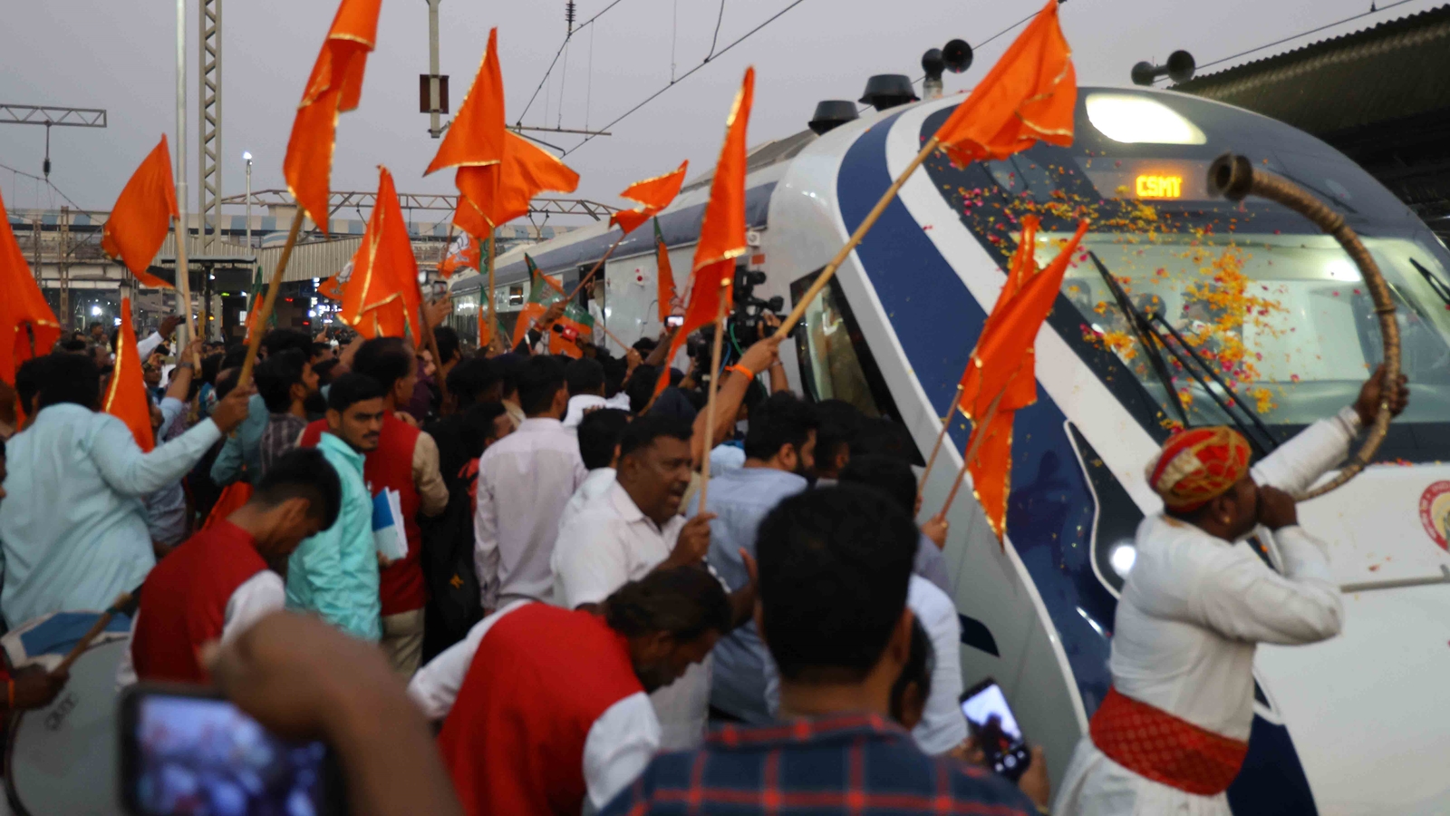 Jalna Mumbai Vande Bharat Express Flagged Off By Pm Reaches Csmt In