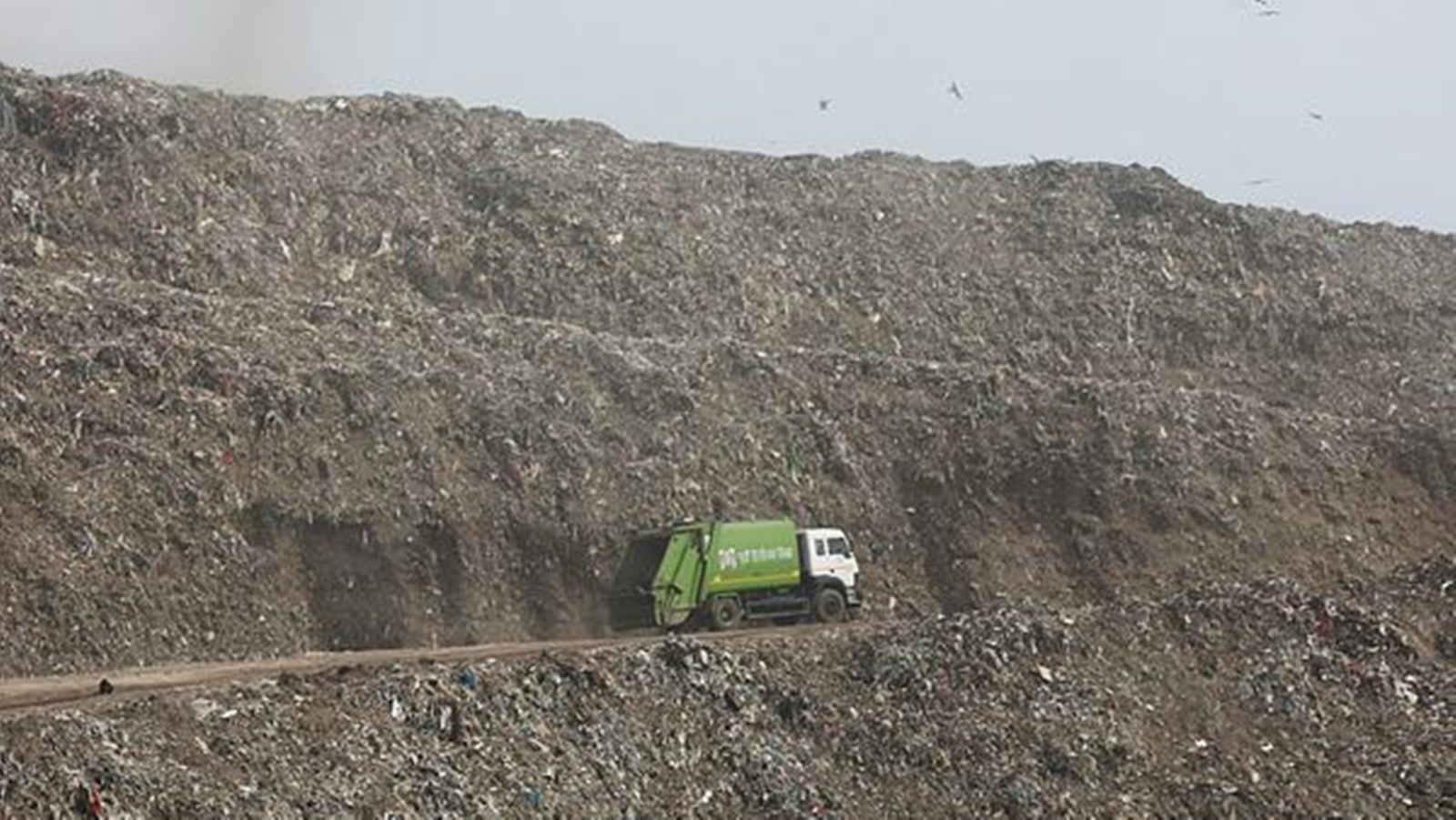 Little Improvement At 3 Landfill Sites In Delhi MCD Continues To Stare   Landfill 