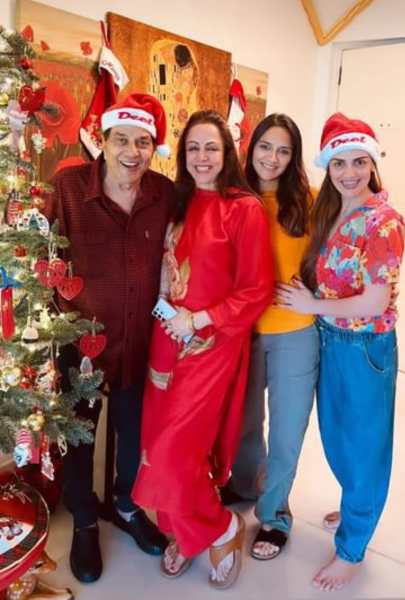 Merry Christmas- Dharmendra, Hema Malini, Esha Deol, Ahana Deol