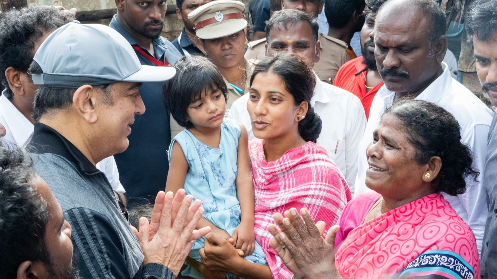 Kamal Haasan visits Ennore Creek, urges stringent punishment for those responsible for oil spill