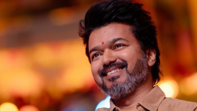 Vijay speaks to fans on ground helping people in Chennai floods: 'Your ...