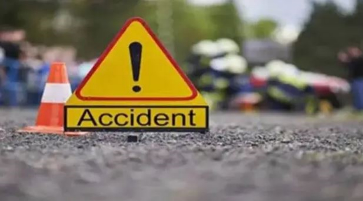 One dead as bus rams into truck on Mumbai-Pune e-way
