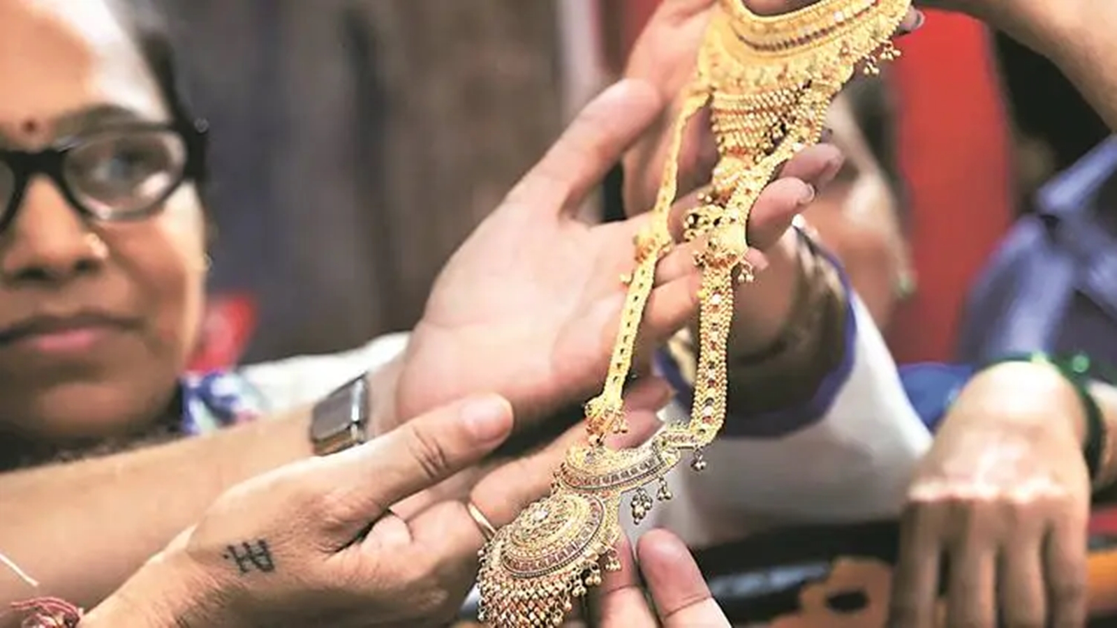 Gems & jewellery exhibition in Surat ahead of Vibrant Gujarat summit 