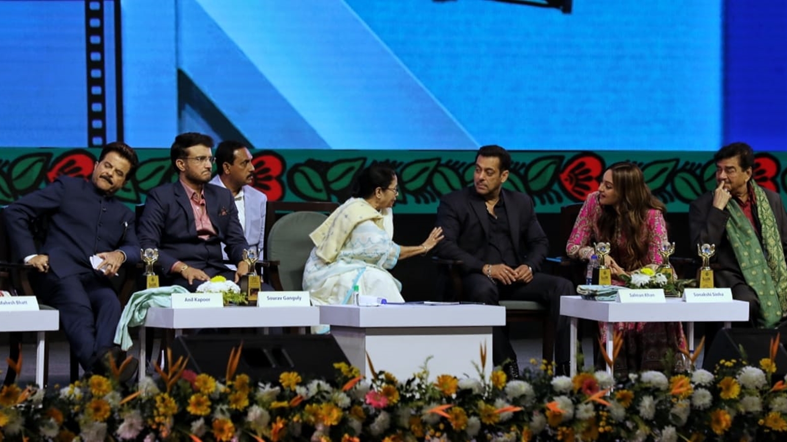 Kolkata International Film Festival 2023 opening ceremony LIVE UPDATES: Salman Khan takes playful dig at Shatrughan Sinha, Anil Kapoor, Mahesh Bhatt | Bollywood News