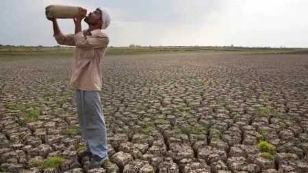 Farmers crisis, crop loan, Maharashtra Farmers crisis, crop loan recovery, Govt stay on crop loan recovery, selected drought-hit areas, drought-hit areas in India, selected drought-hit areas in Mumbai, indian express news ,