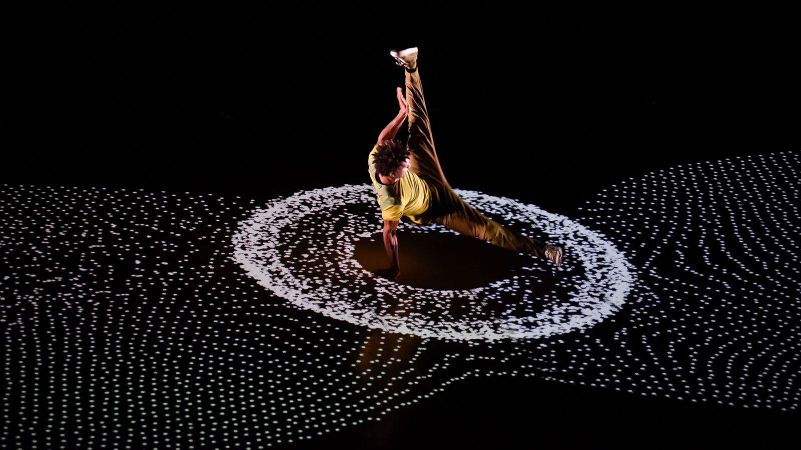 ‘Pixel’: French show that blends dance and tech premieres in Delhi ...