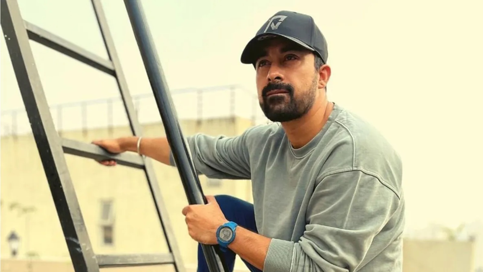 Rannvijay Singh Singha - These are your only options @nikhilchinapa .A big  vote out today.. make sure to catch it. #roadiesrevolution 📸-  @sartajsangha | Facebook