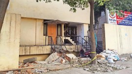 Delhi Police’s Crime Branch Kotwali office, Delhi Police, wall of Crime Branch office collapses in Delhi, delhi news, India news, Indian express, Indian express India news, Indian express India